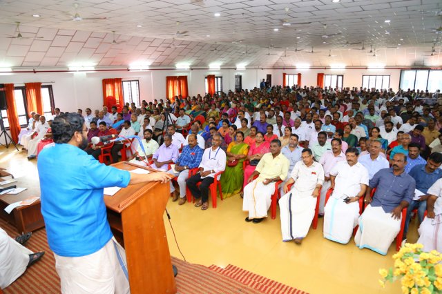  കോട്ടയം, ഇടുക്കി ജില്ലകളിലെ സഹകരണ  സംഘങ്ങള്‍ക്കുള്ള  നിക്ഷേപ ഗ്യാരന്റി പത്രം വിതരണം 2019 നവംബര്‍ 25 തിങ്കളാഴ്ച്ച കോട്ടയം സാഹിത്യ എസ്.പി.സി.എസ് ഹാളില്‍ വെച്ച് ബഹു.സഹകരണ വകുപ്പ് മന്ത്രി ശ്രീ.കടകംപള്ളി സുരേന്ദ്രന്‍ ഉദ്ഘാടനം ചെയ്തു. 
